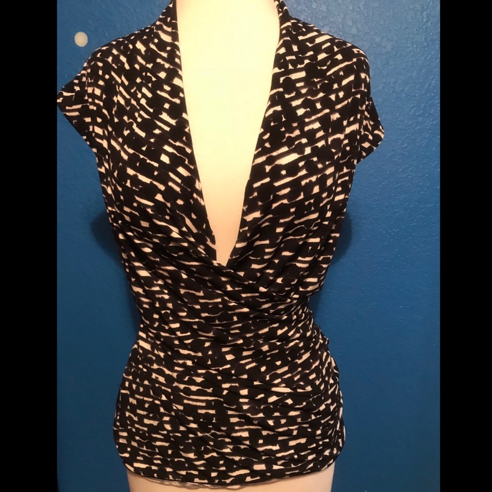 SLEEVELESS LYCRA BLOUSE BY CHAUS